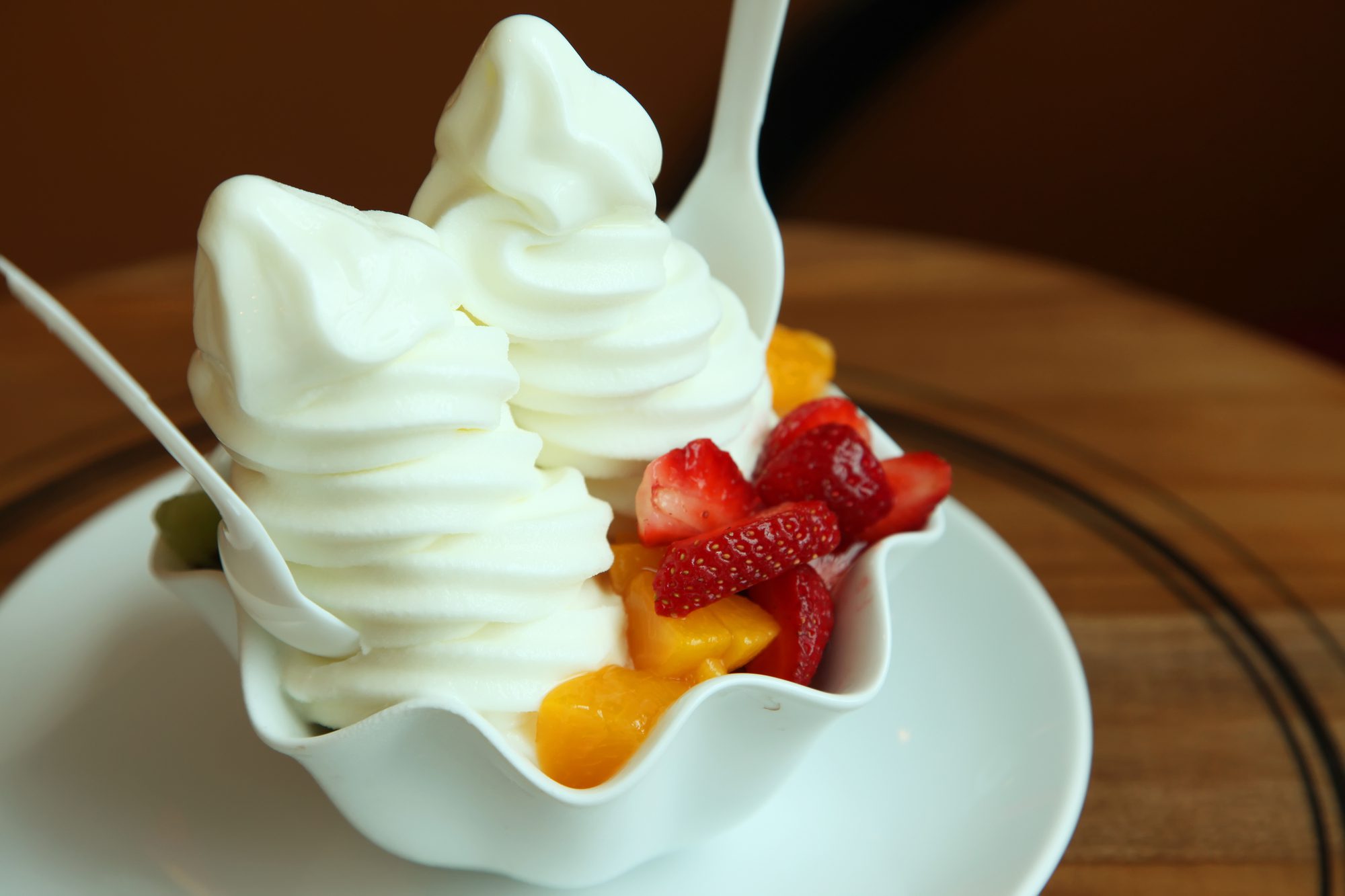 a scoop of creamy ice cream, perfect for a refreshing dessert.